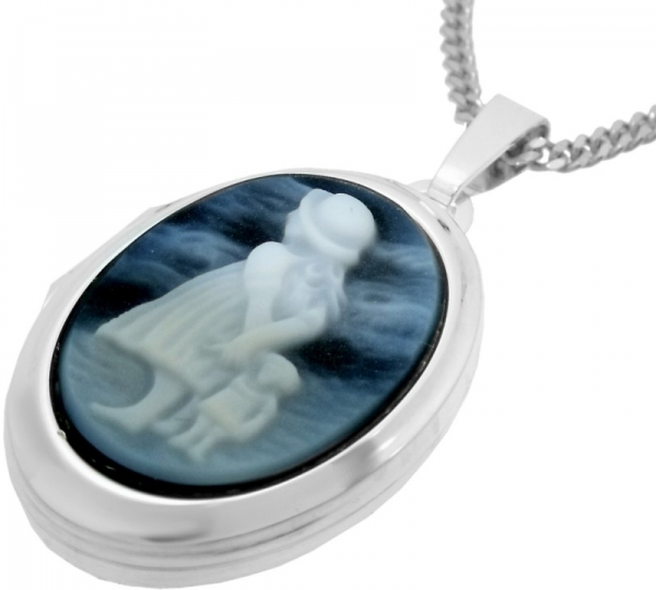 Medaillon mittel mit Achatgemme Kind mit Puppe 8419